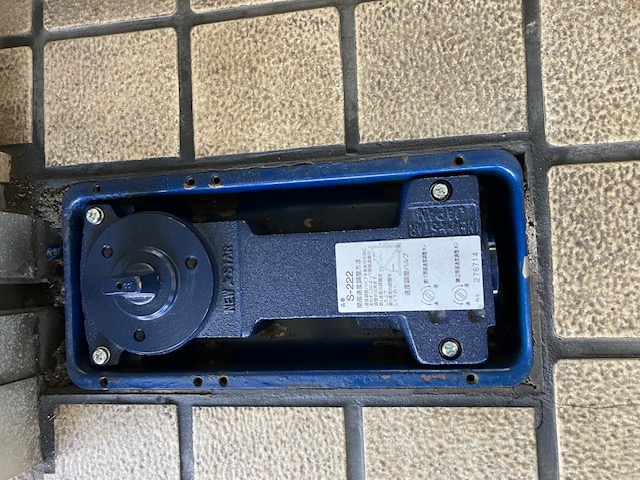 ニュースター・フロアヒンジ交換