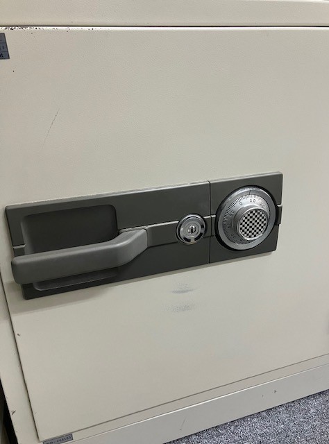 業務用金庫の鍵開け作業