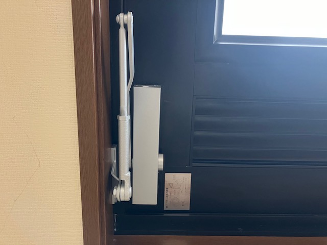 玄関ドアクローザー交換