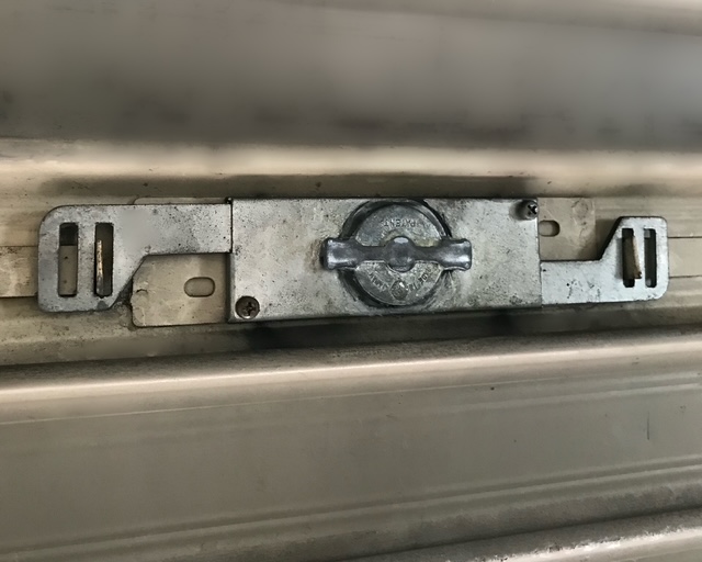 カワカミ シャッター錠交換